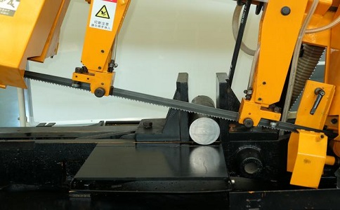 赤水数控带锯床自动送料精度会出现偏差吗？