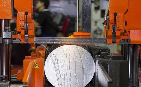 赤水立式金属带锯床切削出现跑带故障解决方法！